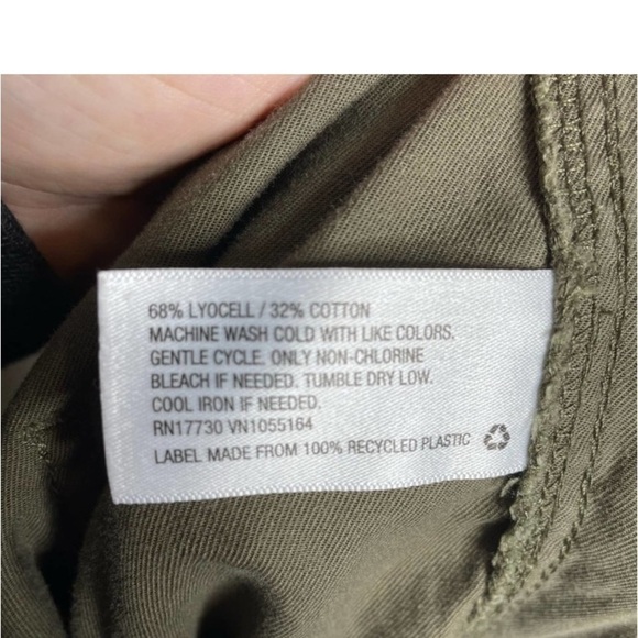 Women's High-Rise Woven Ankle
Jogger pant olive green new - Picture 4 of 5